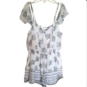 Nwot Trixxi White Black Floral Cold Shoulder Romper Size Large